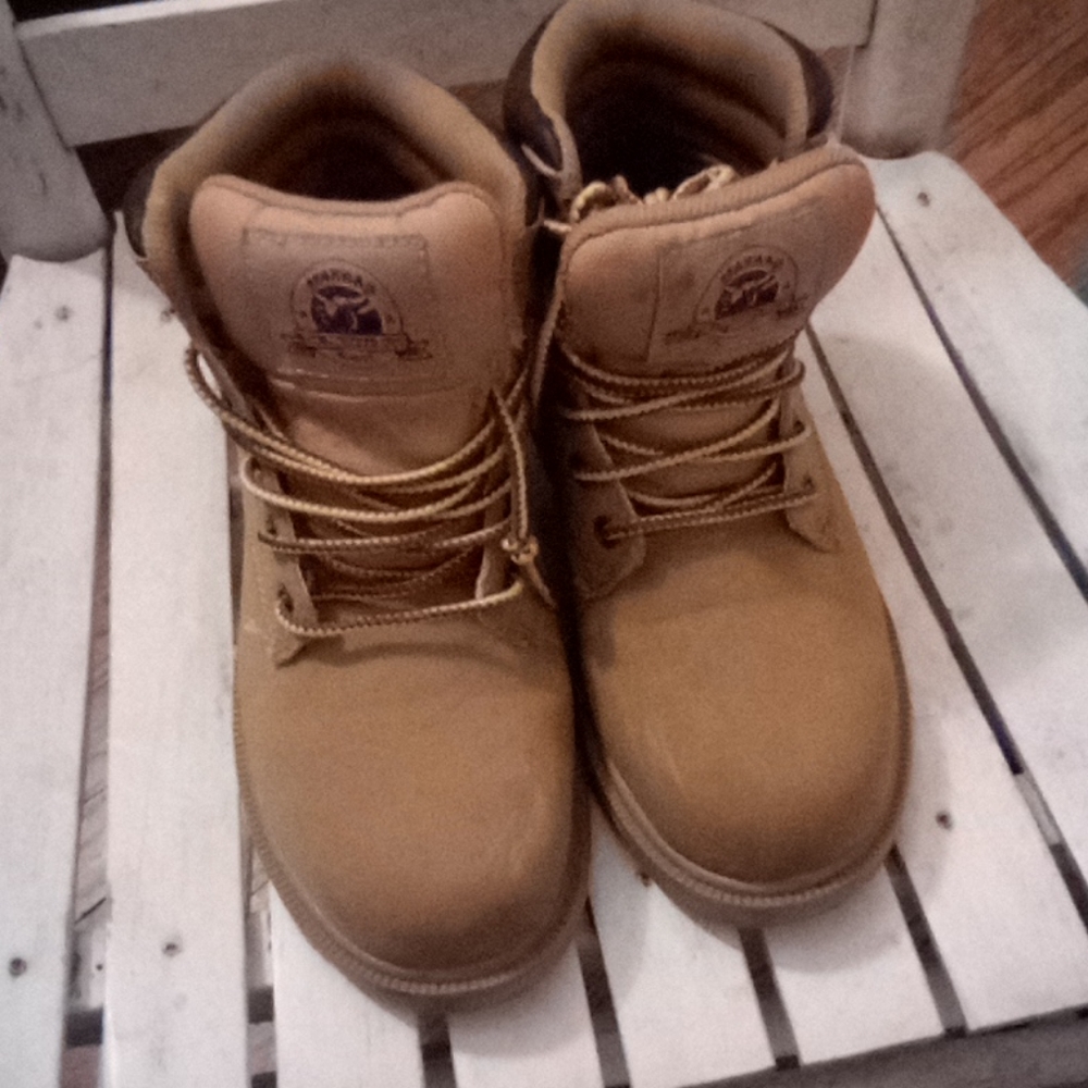 Women's size 6 and 1/2 Brahma boots